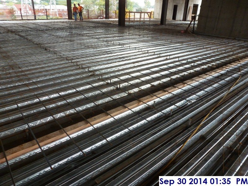 Installed wire mesh and rebar at the 3rd Floor (2) Facing North-East (800x600)
